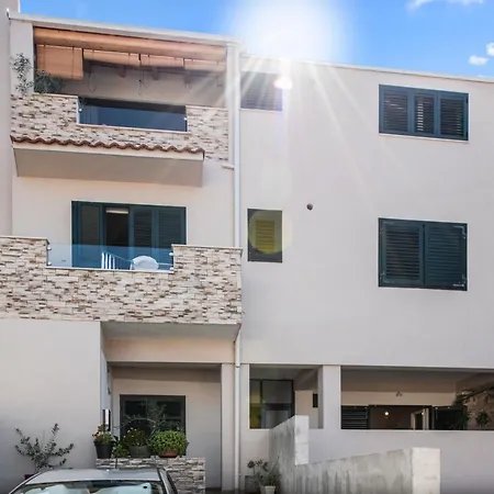 Kurika Apartment *